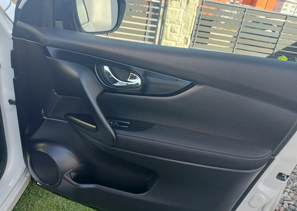 Nissan Qashqai cena 64500 przebieg: 115783, rok produkcji 2016 z Łaszczów małe 781